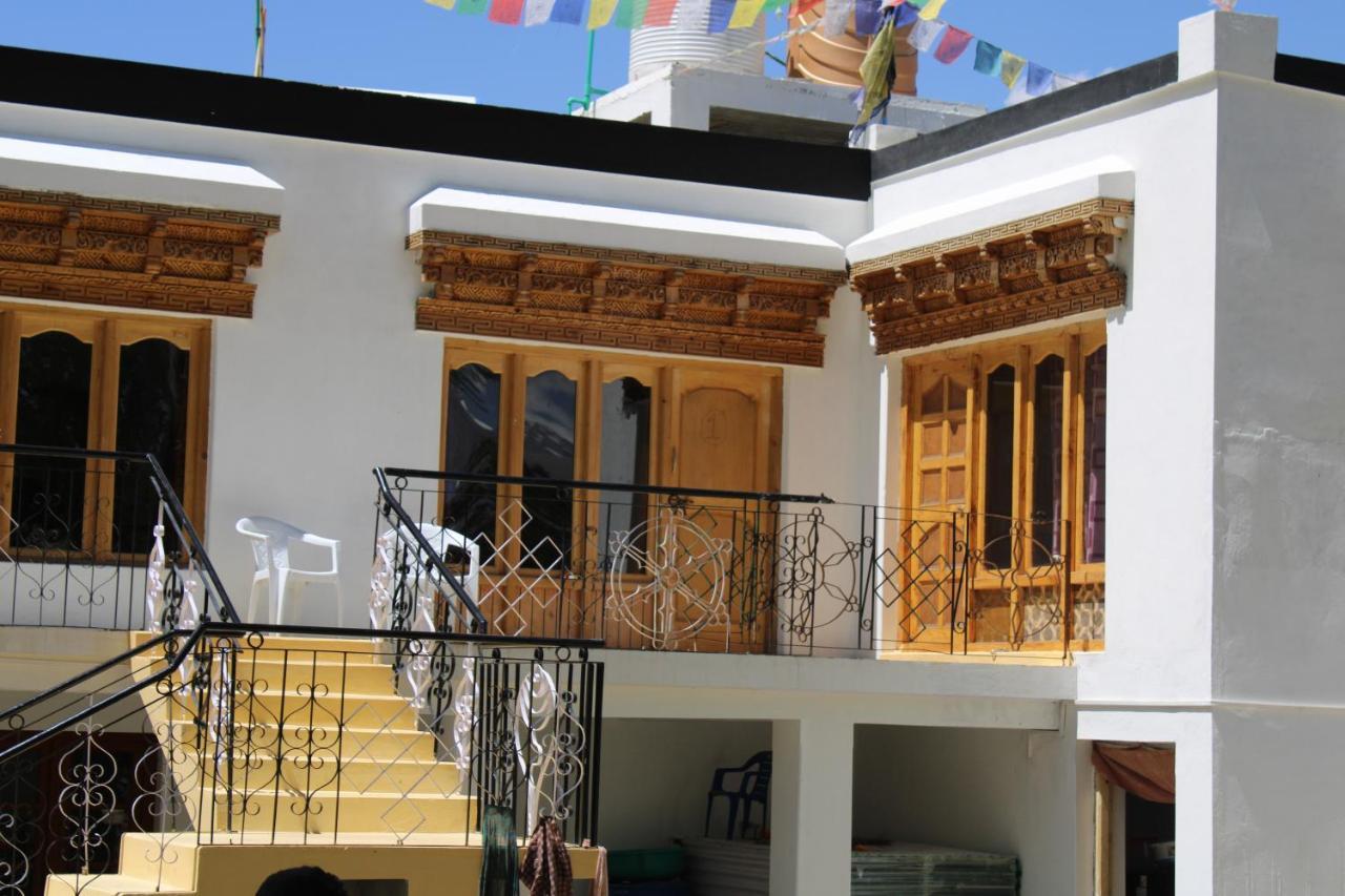 Sernang Homestay Hundar Ngoại thất bức ảnh