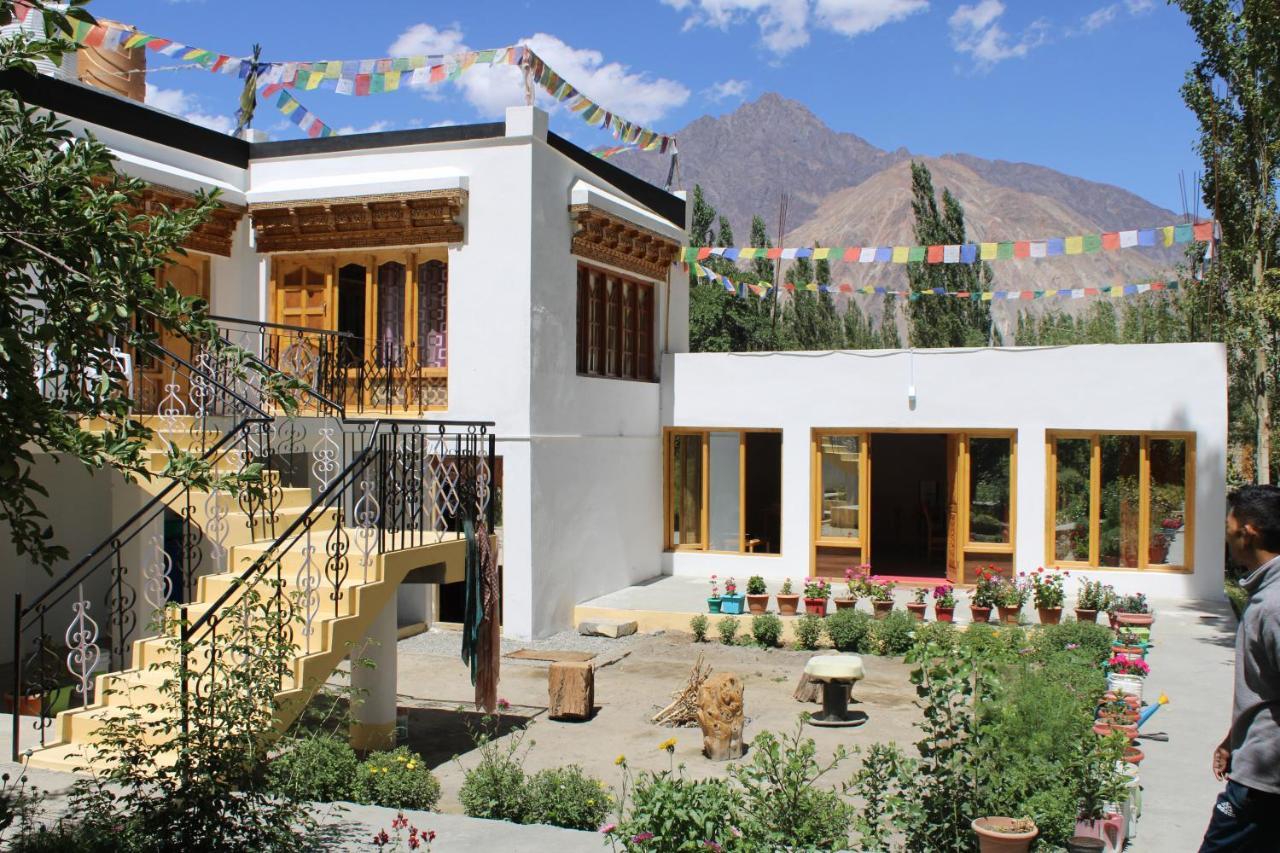 Sernang Homestay Hundar Ngoại thất bức ảnh