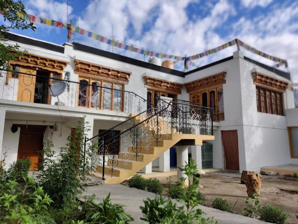 Sernang Homestay Hundar Ngoại thất bức ảnh